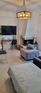 Rigakis Apt - 5