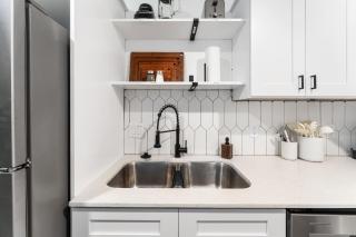 Cullen Premier 2BR Residence condo - 4