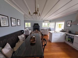 Kingfisher Lodge Waterfront Retreat - 7
