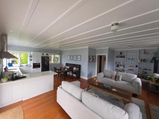 Kingfisher Lodge Waterfront Retreat - 6