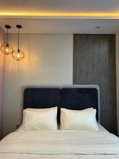 Sunset luxe Modern one bed apartment - 8