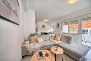 A 2 luxury apt w big balcony 4 min walk to beach - 5