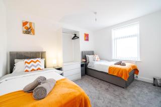 4BR 3BA Wigan Home Long Stays Welcome - 5