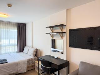 Easy Access Studio Near BTS - 5