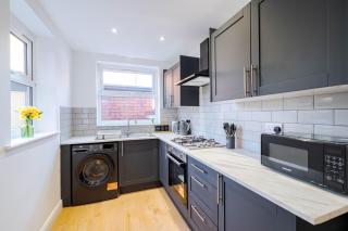 4BR 3BA Wigan Home Long Stays Welcome - 9