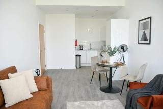 Spacious 1 Bed Manchester Apartment Near Etihad - 4