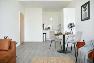 Spacious 1 Bed Manchester Apartment Near Etihad - 2