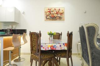 Cozy 2BR Ground Floor Stay in Central New Cairo - 9