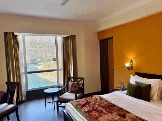 Aloha Divine Ganges 2BHK GangaView w Infinity pool - 9