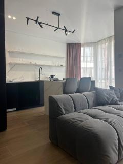 Manhattan Comfort - 1