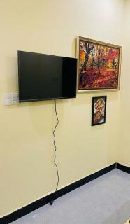 24-7 open guest house rooms available - 3