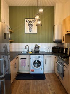 Bright, Spacious, Newly Renovated Apartment - 5