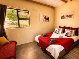 Green Elephant Cottages Uis - 8