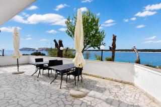 Cozy seafront flat on the Island of Rab - 0