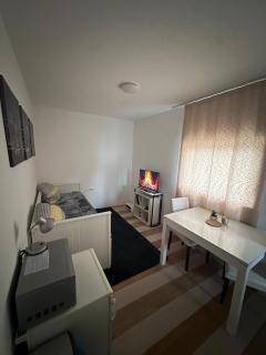 New Studio for 2 - Private Entrance - 4