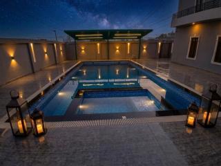 4-BR Farmhouse with Adult & Kids' Private Pools - 5