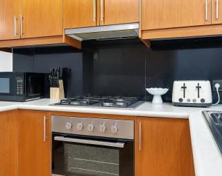 Chic 2BR Near Cafes and CBD FREE Netflix - 6