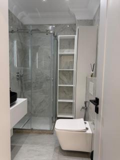 NEWBORN Apartment Tirana - 9