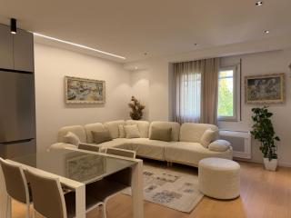 NEWBORN Apartment Tirana - 5