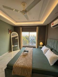 Modern 1 Bedroom Apartment - 1