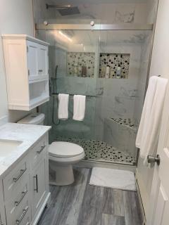 School Village Walk-in shower and jetted tub - 5