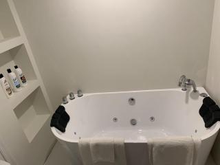 School Village Walk-in shower and jetted tub - 2