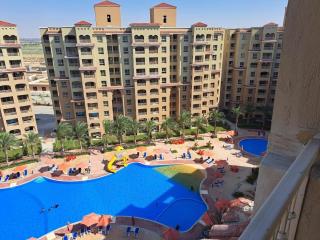Aqua View 2BR & Fully AC & Prime Location - 4