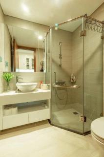 Beautiful Two-bedroom Central Location With Pools, Gym, Private Walking Lake - 3