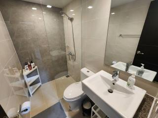 Spacious 2BR Makati Condo MRT WiFi Washer - 6
