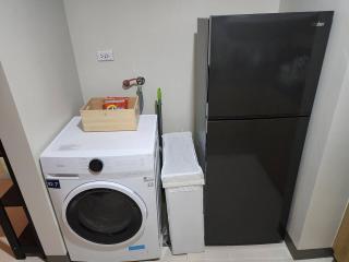 Spacious 2BR Makati Condo MRT WiFi Washer - 2