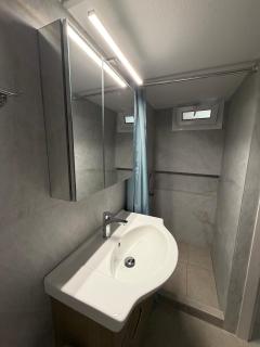 Sunny 1-Bedroom Apt 10 Min Walk to Acropolis - 3