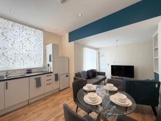 2 Double BedroomHopton Road - 8