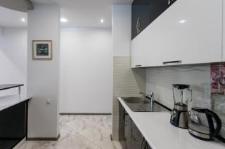 Cozy Retreat On Rustaveli - 8