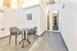 Stylish APT with Priv Courtyard 2 Suites AC - 5