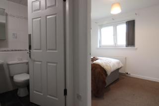 Stylish Glasgow City Stay just steps from barrowlands free parking - 2