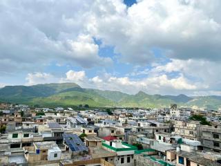Luxury Apartment Central City Main Islamabad HillsView Easy Access - 8