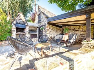 Stone house with pool and garden - 9