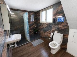 Budget Stay Wohlen Shared bath Near Station & Bus - 5