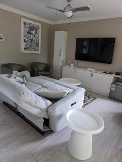 Experience the hospitality of JHB no loadshedding! - 8