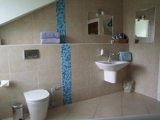 Glendalough Scenery Farmhouse - 2