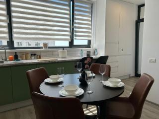 V'One Bright & Spacious Apartment Free Parking - 9