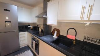 Modern Ground Floor Flat With Free Parking - 2 Double Bedrooms and Juliette Balcony - 5