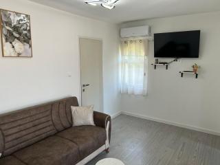 E&L Apartments - 1