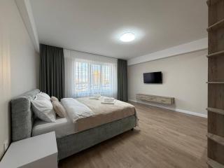 Lakeside Central 2-Bedroom Apartment - 8