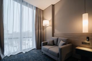 West Plaza Hotel - 8