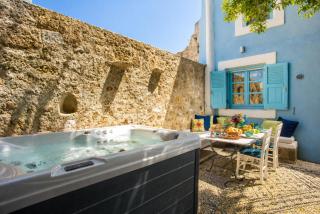 Traditional Villa with Jacuzzi & Terrace Mandarin Home - 4