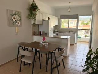 Sea View Apartment with Pool & Balcony in Peyia - 4
