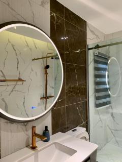 Brezzy Luxury Residence - 3