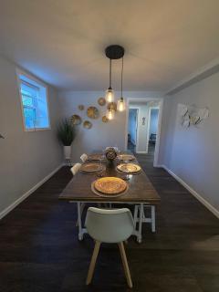 Brand New Lakeview Suite, Hot Tub and 4 Parking Spots - 1