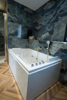 Saphir Suite Design & Whirlpool Bath - 4